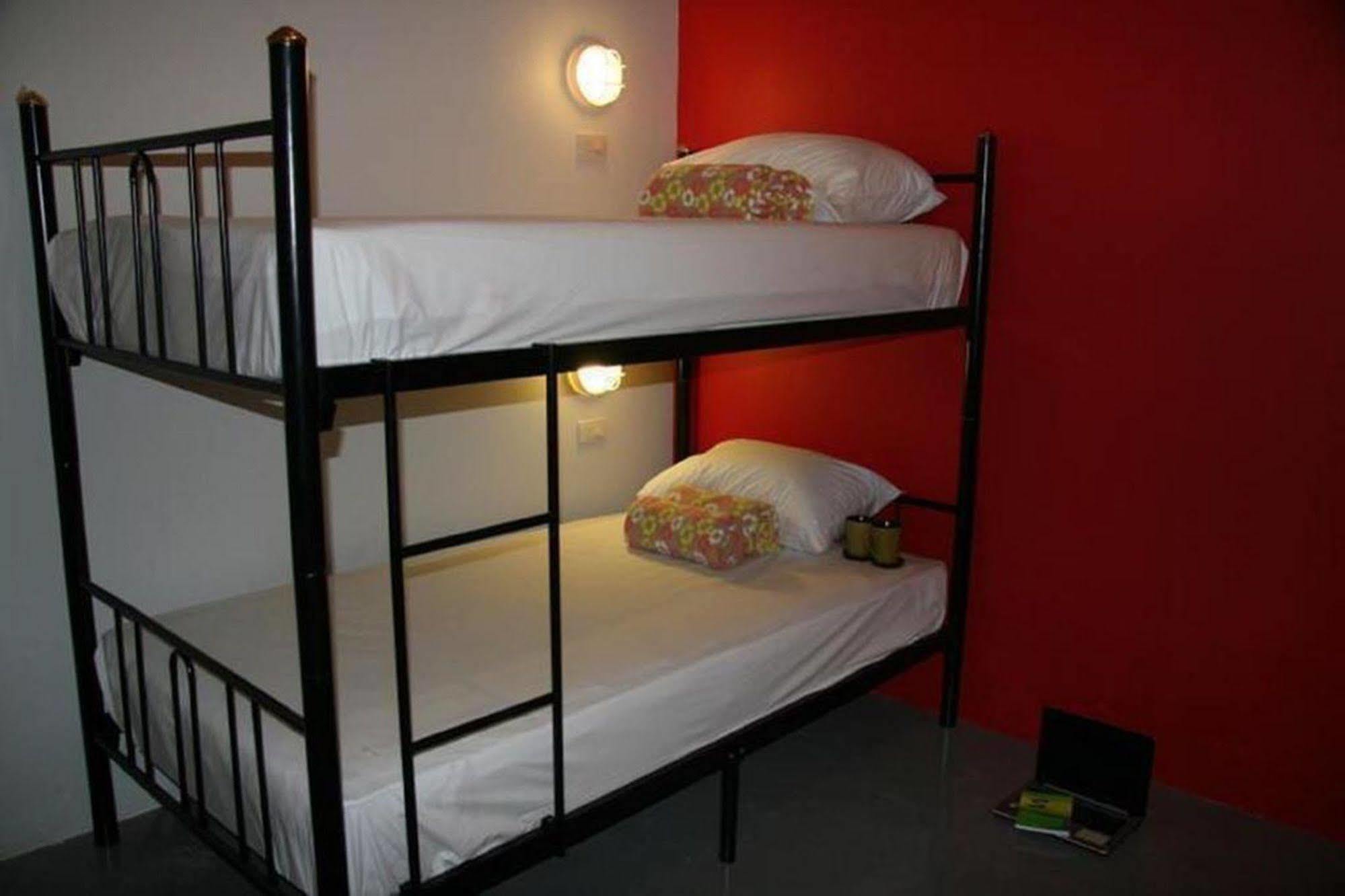 Kool Backpacker Hostel Patong Exterior foto